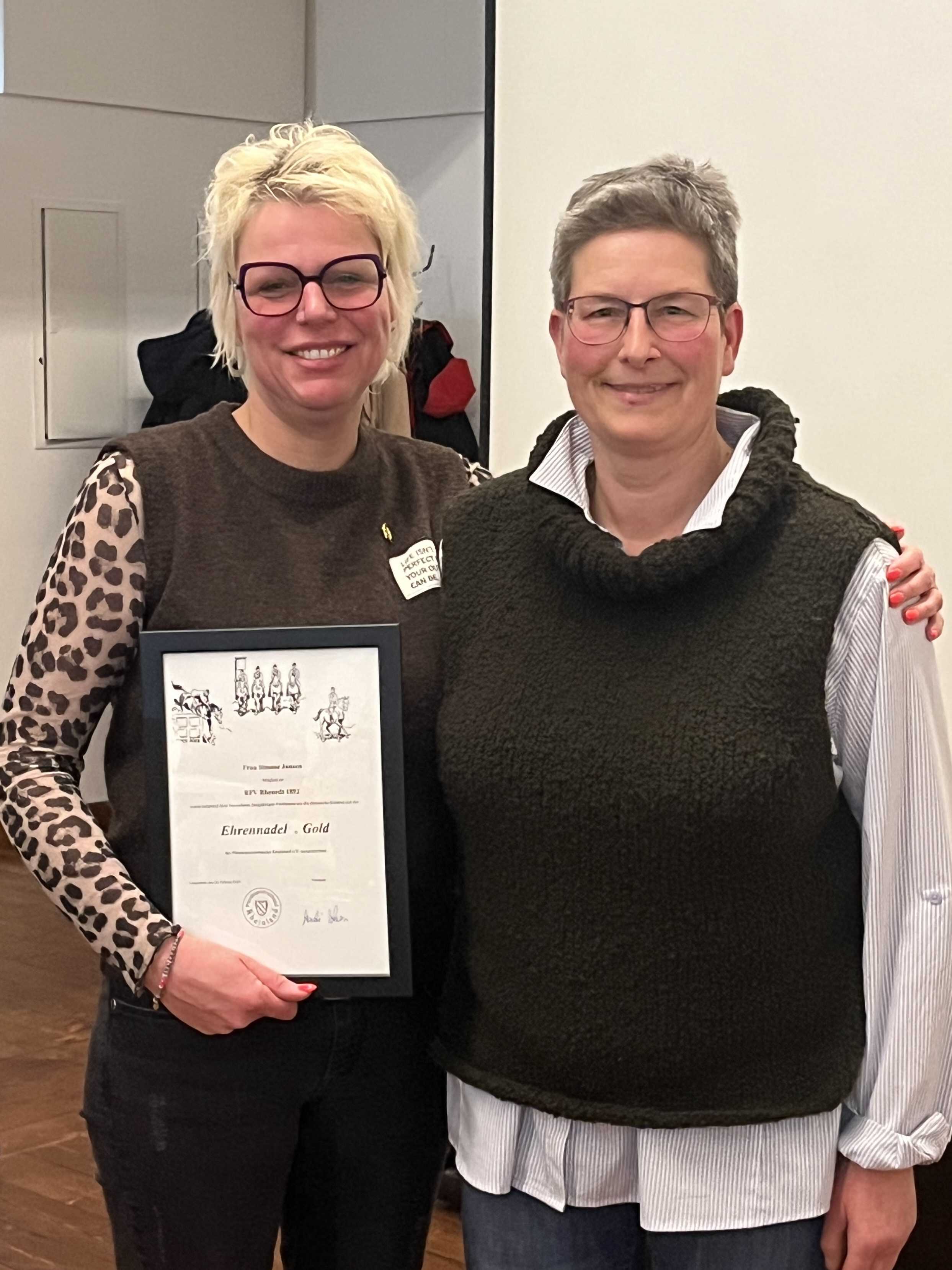 40 Jahre im Verein Simone Janssen links